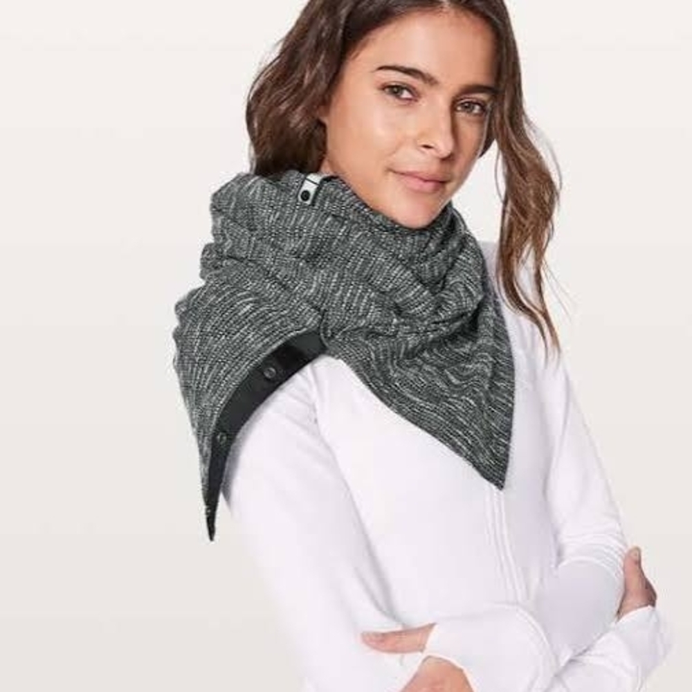 Lululemon Vinyasa Scarf Womens One Size Heathered Grey Snap Wrap